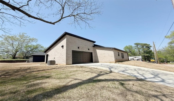 1400 W Morgan Street, Denison, TX 75020, 3 Bedrooms Bedrooms, ,2 BathroomsBathrooms,Residential,For Sale,1400 W Morgan Street,20896763