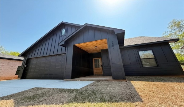 1404 W Morgan Street, Denison, TX 75020, 3 Bedrooms Bedrooms, ,2 BathroomsBathrooms,Residential,For Sale,1404 W Morgan Street,20896794