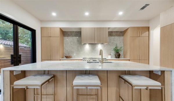 1622 Sylvan Avenue, Dallas, TX 75208, 5 Habitaciones Habitaciones , ,3 BañosBaños,Residential,En Venta,1622 Sylvan Avenue,20897183