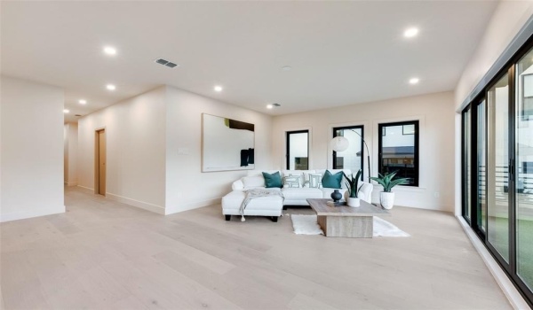 1622 Sylvan Avenue, Dallas, TX 75208, 5 Habitaciones Habitaciones , ,3 BañosBaños,Residential,En Venta,1622 Sylvan Avenue,20897183