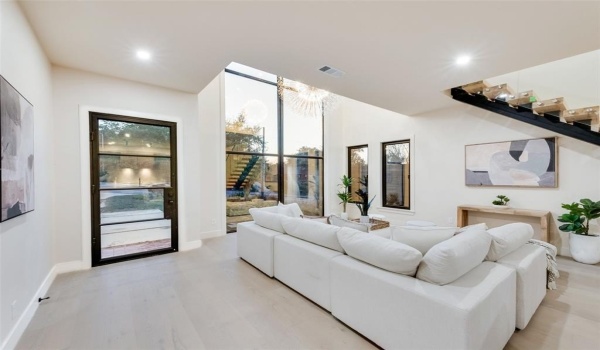 1622 Sylvan Avenue, Dallas, TX 75208, 5 Habitaciones Habitaciones , ,3 BañosBaños,Residential,En Venta,1622 Sylvan Avenue,20897183