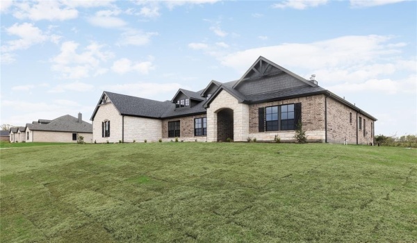 1060 Julian Drive, Van Alstyne, TX 75495, 4 Bedrooms Bedrooms, ,3 BathroomsBathrooms,Residential,For Sale,1060 Julian Drive,20900119