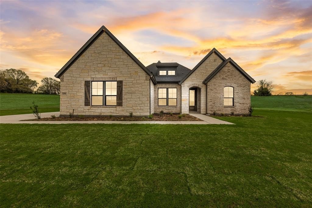 1090 Julian Drive, Van Alstyne, TX 75495, 4 Bedrooms Bedrooms, ,3 BathroomsBathrooms,Residential,For Sale,1090 Julian Drive,20900397