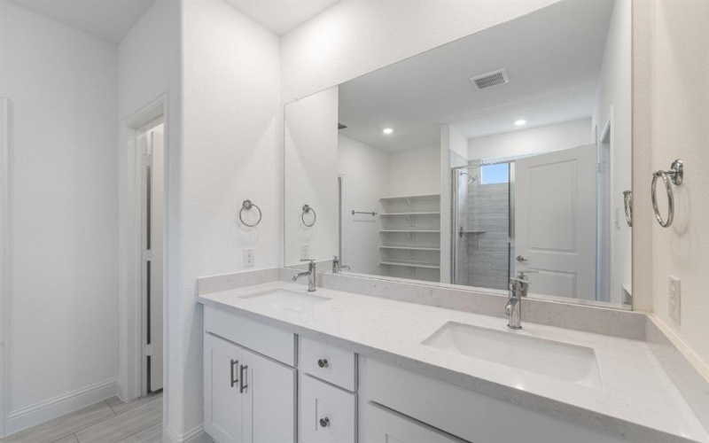 1229 La Bamba Drive, Fort Worth, TX 76052, 5 Bedrooms Bedrooms, ,3 BathroomsBathrooms,Residential,For Sale,1229 La Bamba Drive,20898514