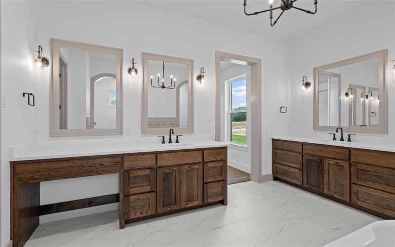 560 Royal Santana Run, Weatherford, TX 76087, 4 Bedrooms Bedrooms, ,3 BathroomsBathrooms,Residential,For Sale,560 Royal Santana Run,20898653