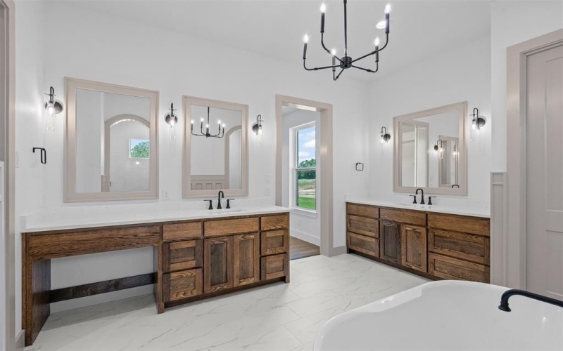 560 Royal Santana Run, Weatherford, TX 76087, 4 Bedrooms Bedrooms, ,3 BathroomsBathrooms,Residential,For Sale,560 Royal Santana Run,20898653