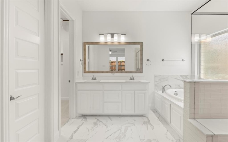 3811 Lochwood Drive, Rowlett, TX 75088, 5 Bedrooms Bedrooms, ,5 BathroomsBathrooms,Residential,For Sale,3811 Lochwood Drive,20899452