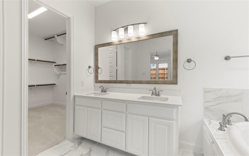 3811 Lochwood Drive, Rowlett, TX 75088, 5 Bedrooms Bedrooms, ,5 BathroomsBathrooms,Residential,For Sale,3811 Lochwood Drive,20899452