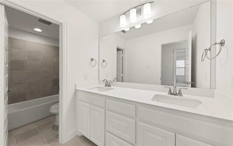 3811 Lochwood Drive, Rowlett, TX 75088, 5 Bedrooms Bedrooms, ,5 BathroomsBathrooms,Residential,For Sale,3811 Lochwood Drive,20899452