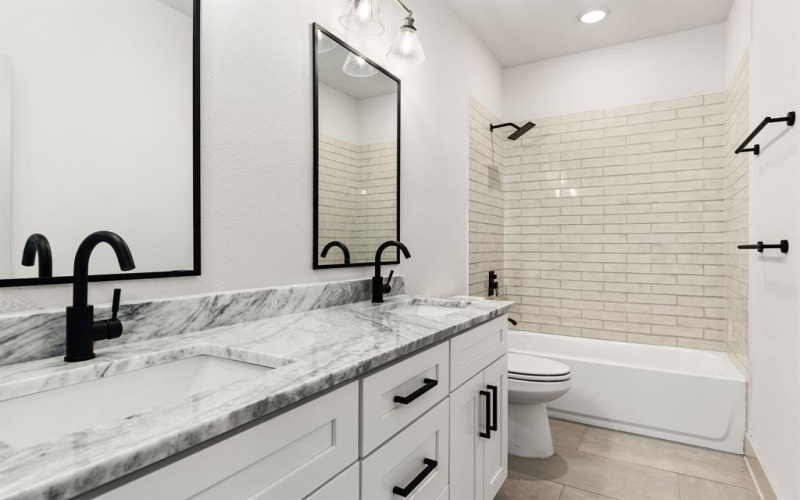 5703 Barkridge Drive, Granbury, TX 76048, 3 Habitaciones Habitaciones , ,2 BañosBaños,Residential,En Venta,5703 Barkridge Drive,20899497