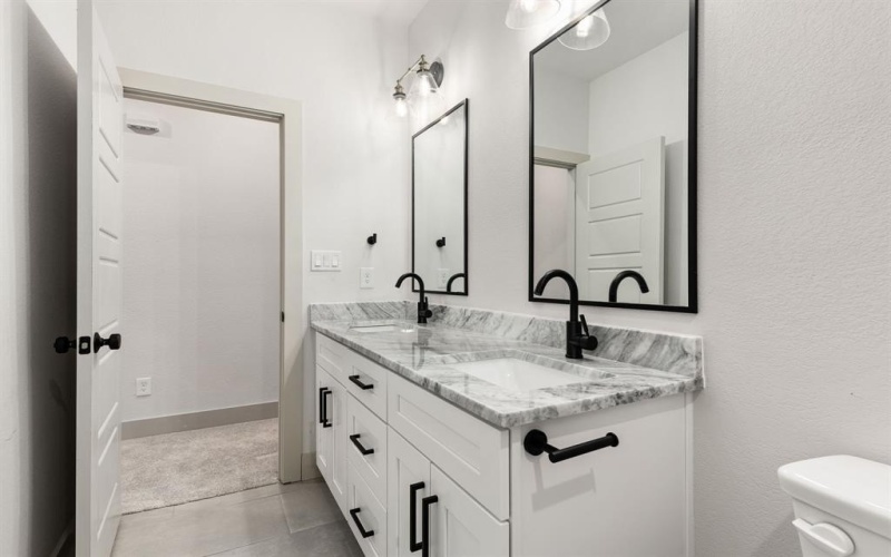 5703 Barkridge Drive, Granbury, TX 76048, 3 Habitaciones Habitaciones , ,2 BañosBaños,Residential,En Venta,5703 Barkridge Drive,20899497