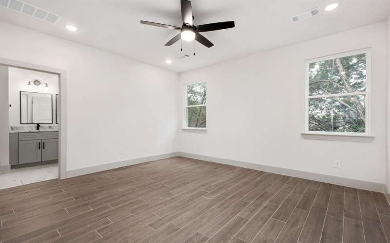5639 Barkridge Drive, Granbury, TX 76048, 3 Bedrooms Bedrooms, ,2 BathroomsBathrooms,Residential,For Sale,5639 Barkridge Drive,20899532