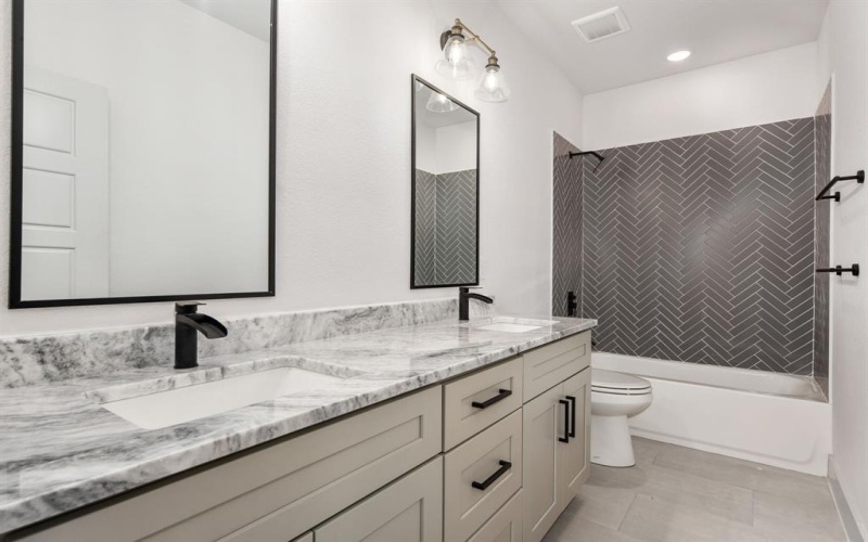 5639 Barkridge Drive, Granbury, TX 76048, 3 Bedrooms Bedrooms, ,2 BathroomsBathrooms,Residential,For Sale,5639 Barkridge Drive,20899532