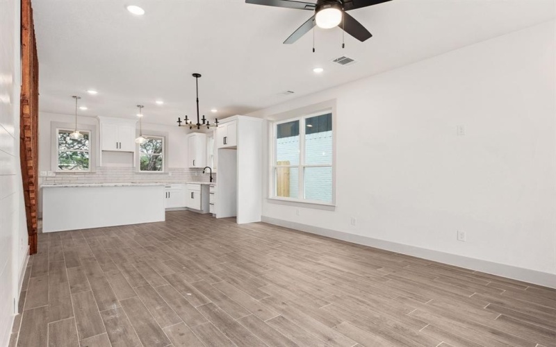 5639 Barkridge Drive, Granbury, TX 76048, 3 Bedrooms Bedrooms, ,2 BathroomsBathrooms,Residential,For Sale,5639 Barkridge Drive,20899532