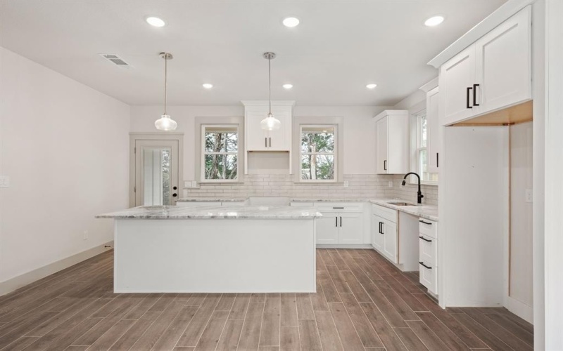 5639 Barkridge Drive, Granbury, TX 76048, 3 Bedrooms Bedrooms, ,2 BathroomsBathrooms,Residential,For Sale,5639 Barkridge Drive,20899532