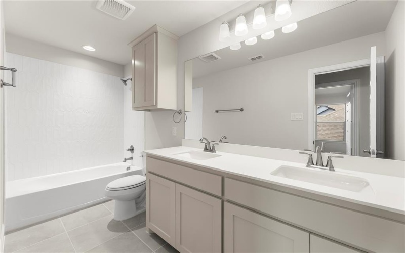 3907 Lochwood Drive, Rowlett, TX 75088, 5 Bedrooms Bedrooms, ,5 BathroomsBathrooms,Residential,For Sale,3907 Lochwood Drive,20899608