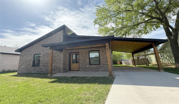 620 W Florence Street, Denison, TX 75020, 3 Bedrooms Bedrooms, ,2 BathroomsBathrooms,Residential,For Sale,620 W Florence Street,20899655