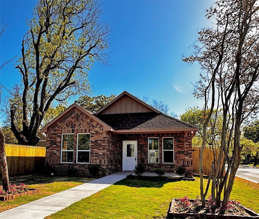 202 Mansfield Road, Cleburne, TX 76031, 3 Bedrooms Bedrooms, ,2 BathroomsBathrooms,Residential,For Sale,202 Mansfield Road,20899715