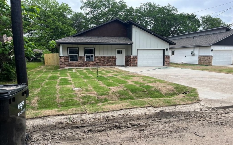 823 Edgar Street, Greenville, TX 75401, 3 Bedrooms Bedrooms, ,2 BathroomsBathrooms,Residential,For Sale,823 Edgar Street,20900655