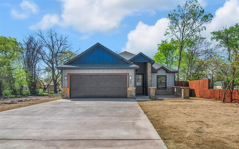 507 W Spruce Street, Whitewright, TX 75491, 3 Bedrooms Bedrooms, ,2 BathroomsBathrooms,Residential,For Sale,507 W Spruce Street,20900788