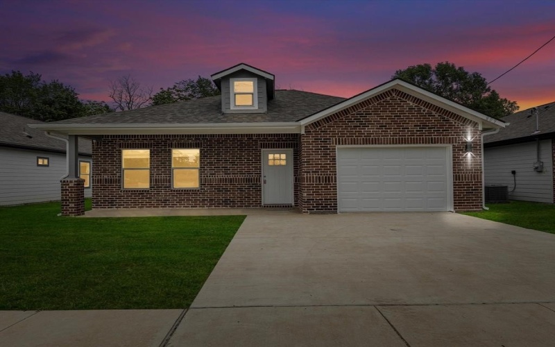 809 Sayle Street, Greenville, TX 75401, 3 Habitaciones Habitaciones , ,2 BañosBaños,Residential,En Venta,809 Sayle Street,20901172
