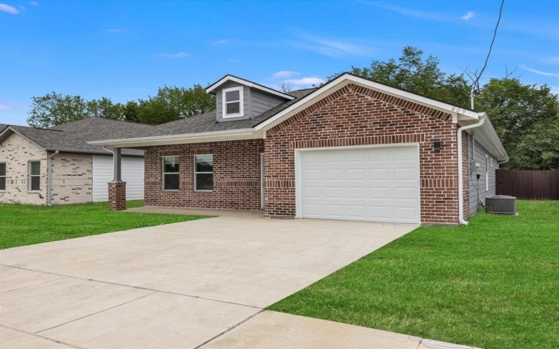 809 Sayle Street, Greenville, TX 75401, 3 Habitaciones Habitaciones , ,2 BañosBaños,Residential,En Venta,809 Sayle Street,20901172