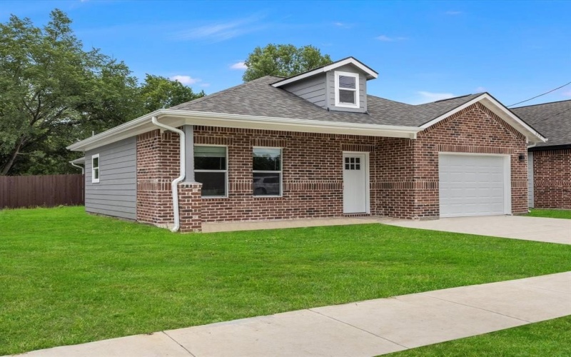 809 Sayle Street, Greenville, TX 75401, 3 Habitaciones Habitaciones , ,2 BañosBaños,Residential,En Venta,809 Sayle Street,20901172
