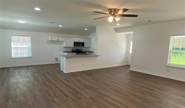 416 E Elm Street, Denison, TX 75021, 4 Bedrooms Bedrooms, ,2 BathroomsBathrooms,Residential Lease,For Rent,416 E Elm Street,20901520