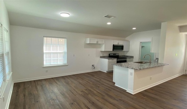 416 E Elm Street, Denison, TX 75021, 4 Bedrooms Bedrooms, ,2 BathroomsBathrooms,Residential Lease,For Rent,416 E Elm Street,20901520