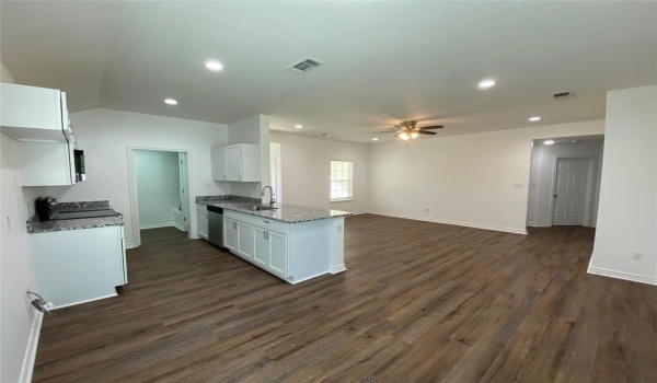 416 E Elm Street, Denison, TX 75021, 4 Bedrooms Bedrooms, ,2 BathroomsBathrooms,Residential Lease,For Rent,416 E Elm Street,20901520