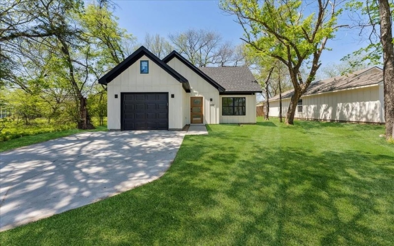 1313 Franklin Avenue, Bonham, TX 75418, 3 Habitaciones Habitaciones , ,2 BañosBaños,Residential,En Venta,1313 Franklin Avenue,20901897