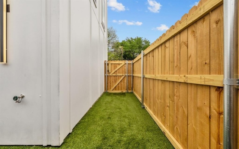 1926 Pueblo Street, Dallas, TX 75212, 3 Bedrooms Bedrooms, ,3 BathroomsBathrooms,Residential,For Sale,1926 Pueblo Street,20904479
