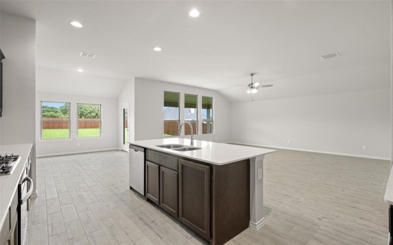725 Stone Eagle, Azle, TX 76020, 4 Habitaciones Habitaciones , ,3 BañosBaños,Residential,En Venta,725 Stone Eagle,20903389