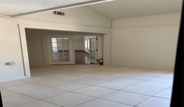 685 W Texas Avenue, Marshall, TX 75692, ,Commercial Sale,En Venta,685 W Texas Avenue,20906146