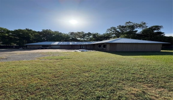 685 W Texas Avenue, Marshall, TX 75692, ,Commercial Sale,En Venta,685 W Texas Avenue,20906146