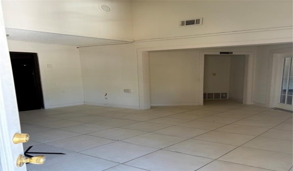 685 W Texas Avenue, Marshall, TX 75692, ,Commercial Sale,En Venta,685 W Texas Avenue,20906146