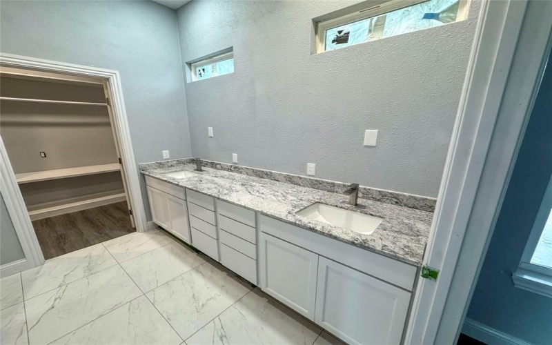409 S Main Street, Bonham, TX 75418, 3 Bedrooms Bedrooms, ,2 BathroomsBathrooms,Residential,For Sale,409 S Main Street,20906481