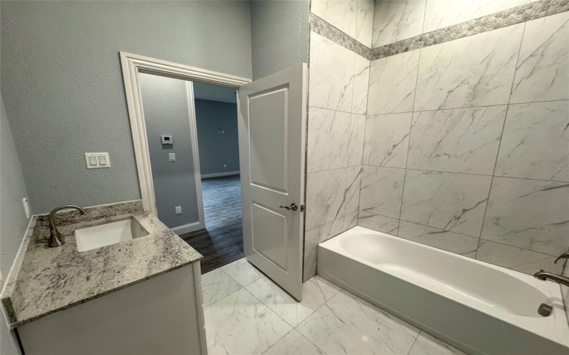 409 S Main Street, Bonham, TX 75418, 3 Bedrooms Bedrooms, ,2 BathroomsBathrooms,Residential,For Sale,409 S Main Street,20906481