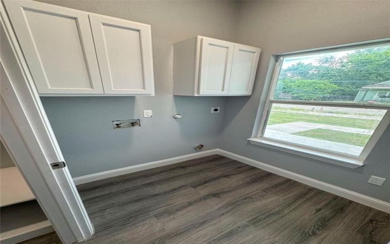409 S Main Street, Bonham, TX 75418, 3 Bedrooms Bedrooms, ,2 BathroomsBathrooms,Residential,For Sale,409 S Main Street,20906481