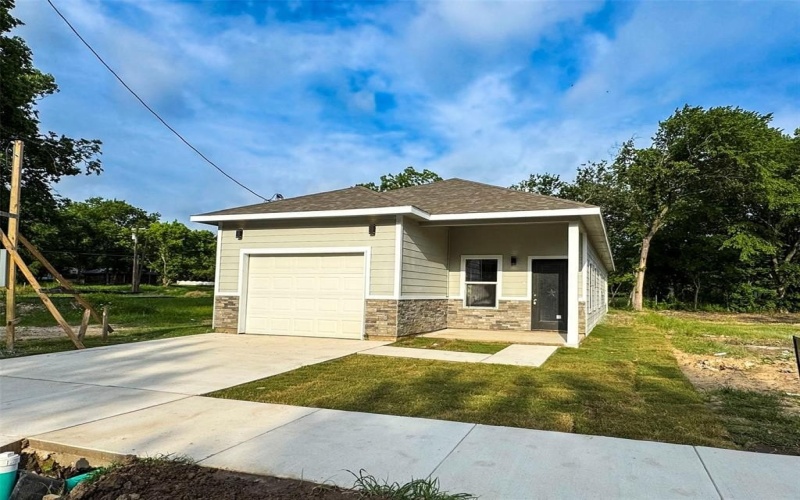 409 S Main Street, Bonham, TX 75418, 3 Bedrooms Bedrooms, ,2 BathroomsBathrooms,Residential,For Sale,409 S Main Street,20906481