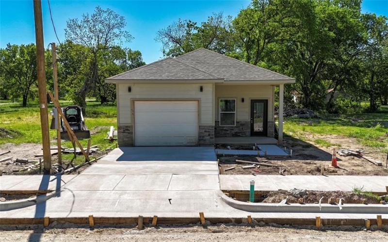 409 S Main Street, Bonham, TX 75418, 3 Bedrooms Bedrooms, ,2 BathroomsBathrooms,Residential,For Sale,409 S Main Street,20906481