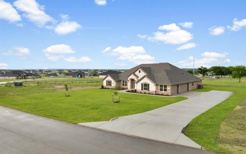 1036 Uplift Drive, Weatherford, TX 76087, 4 Bedrooms Bedrooms, ,3 BathroomsBathrooms,Residential,For Sale,1036 Uplift Drive,20904783