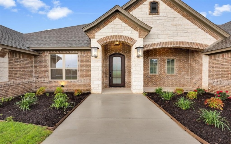 1036 Uplift Drive, Weatherford, TX 76087, 4 Bedrooms Bedrooms, ,3 BathroomsBathrooms,Residential,For Sale,1036 Uplift Drive,20904783