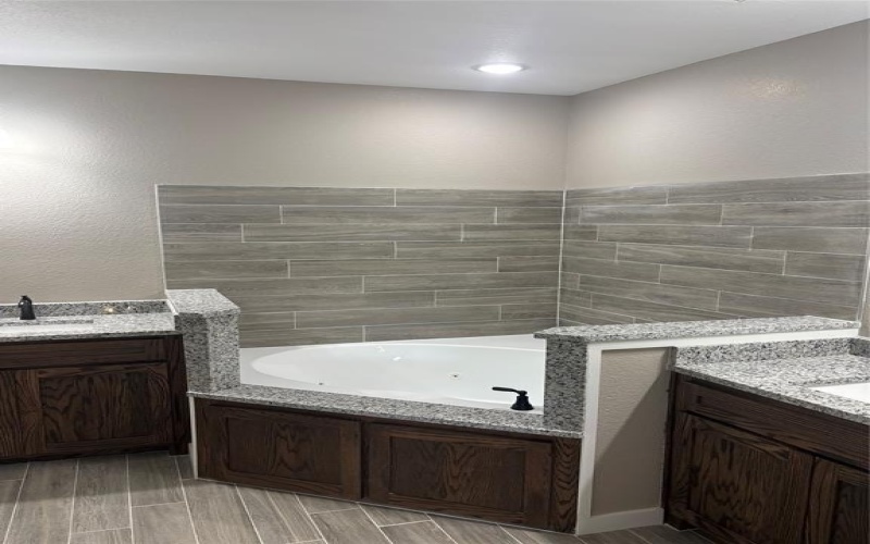395 Brazos West Drive, Mineral Wells, TX 76067, 3 Habitaciones Habitaciones , ,2 BañosBaños,Residential,En Venta,395 Brazos West Drive,20906778