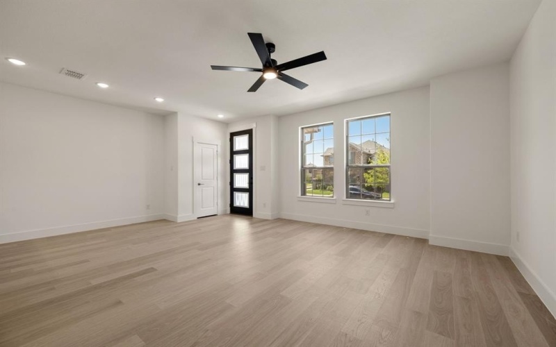 1105 Carnation Drive, Crowley, TX 76036, 2 Habitaciones Habitaciones , ,2 BañosBaños,Residential,En Venta,1105 Carnation Drive,20904939