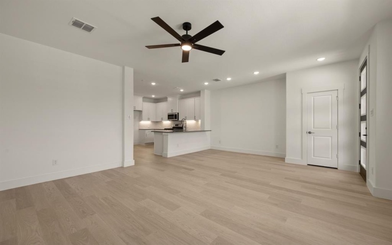 1105 Carnation Drive, Crowley, TX 76036, 2 Habitaciones Habitaciones , ,2 BañosBaños,Residential,En Venta,1105 Carnation Drive,20904939