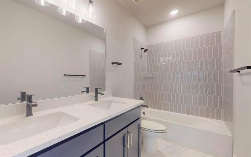 2208 Fairwater Mews, Rowlett, TX 75088, 4 Habitaciones Habitaciones , ,3 BañosBaños,Residential,En Venta,2208 Fairwater Mews,20905232