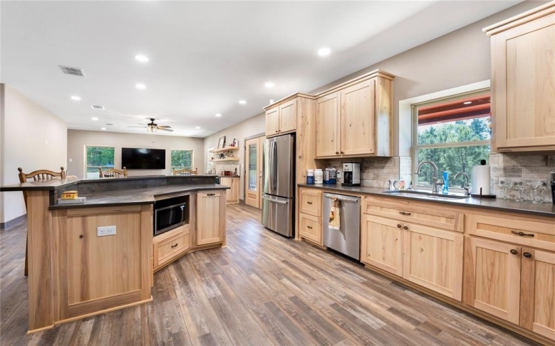 5570 County Road 1804, Jacksonville, TX 75766, 3 Bedrooms Bedrooms, ,3 BathroomsBathrooms,Residential,For Sale,5570 County Road 1804,20905772