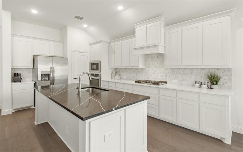 1013 Canuela Way, Fort Worth, TX 76247, 4 Bedrooms Bedrooms, ,3 BathroomsBathrooms,Residential,For Sale,1013 Canuela Way,20905782