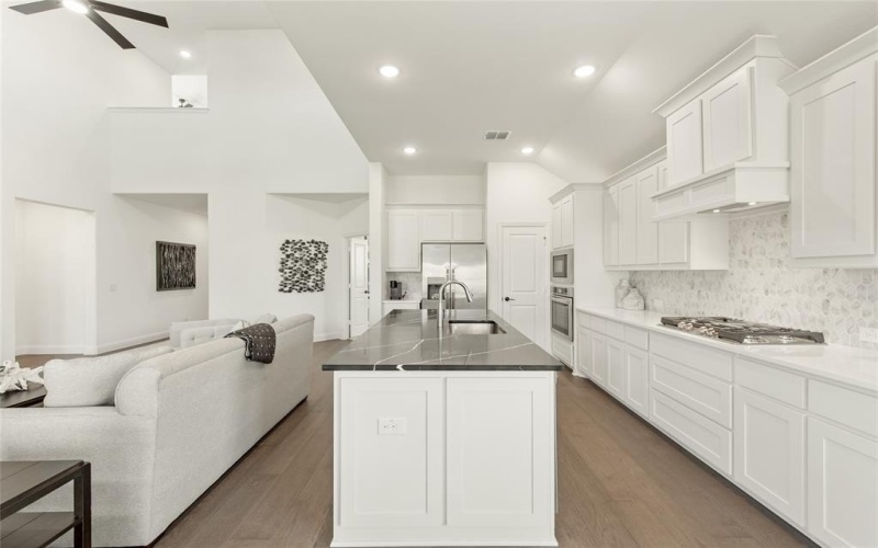 1013 Canuela Way, Fort Worth, TX 76247, 4 Bedrooms Bedrooms, ,3 BathroomsBathrooms,Residential,For Sale,1013 Canuela Way,20905782